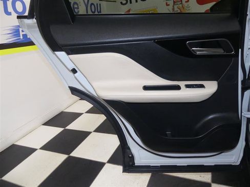 Used 2020 Jaguar F-PACE Premium image 29