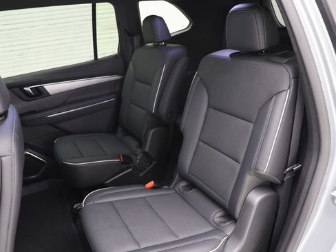 Used 2025 Buick Enclave Preferred image 11