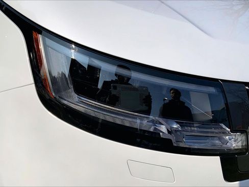 New 2026 Land Rover Range Rover SE image 13