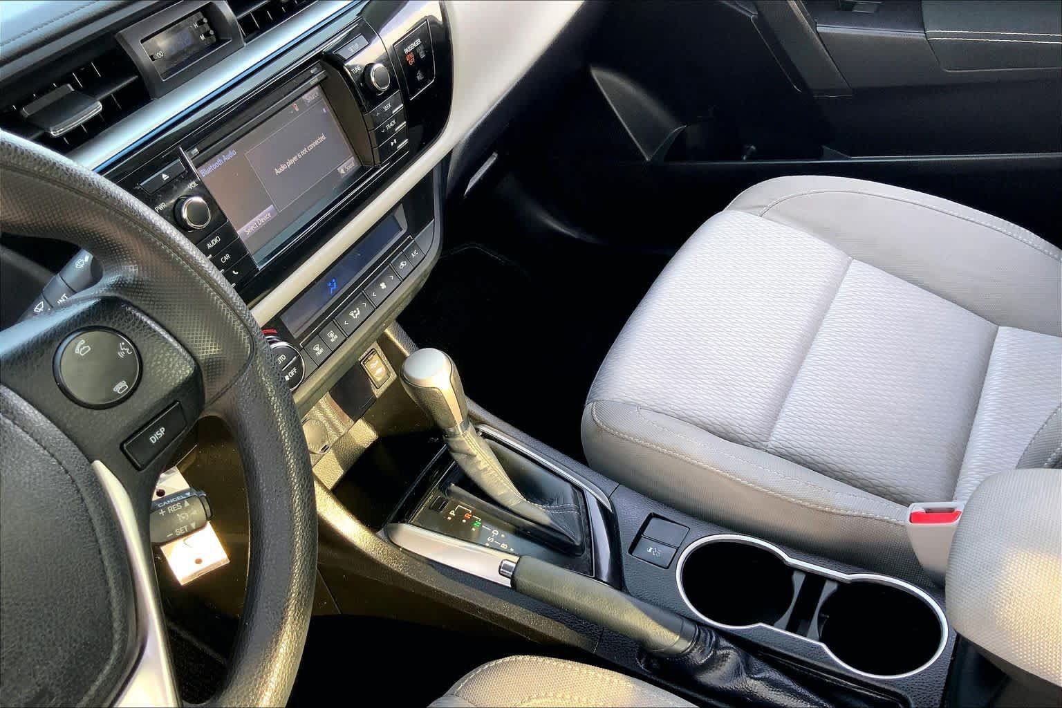 Used 2015 Toyota Corolla LE FWD image 16
