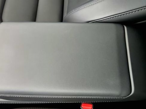 Used 2024 Tesla Model Y 2WD image 70