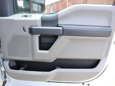 Used 2022 Ford F550 4x4 Crew Cab Super Duty w/ Power Equipment Group image 32