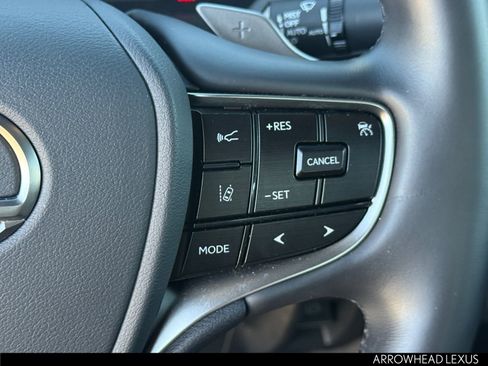 Used 2025 Lexus ES 300h w/ Premium Package image 18