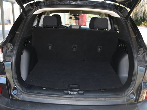 Used 2022 Ford Escape SE w/ SE Sport Appearance Package image 17