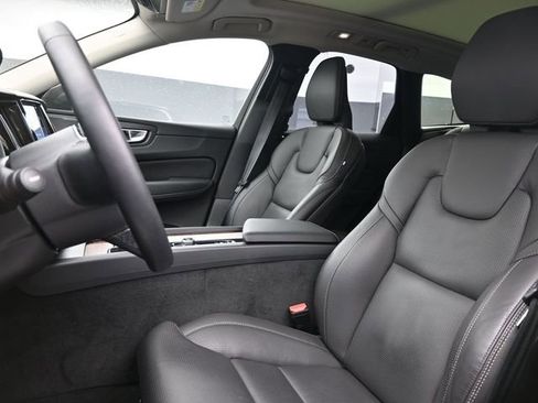 Used 2023 Volvo XC60 B5 Ultimate w/ Protection Package Premier image 9