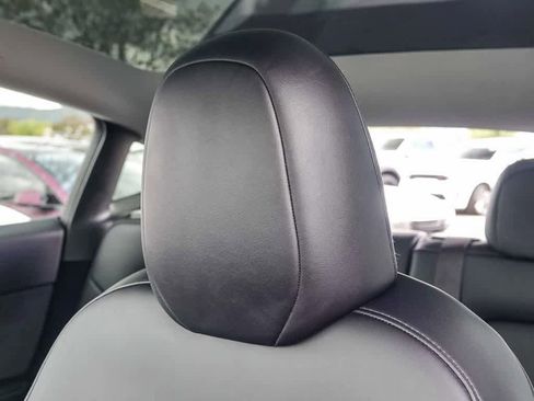 Used 2024 Tesla Model Y Long Range AWD/4WD image 25
