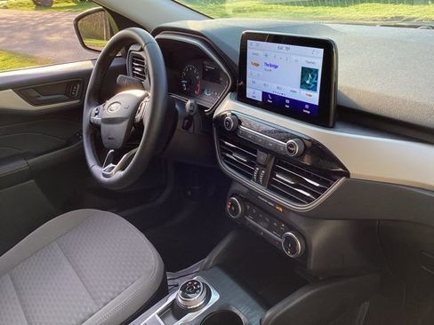 Used 2022 Ford Escape SE w/ Cold Weather Package image 22