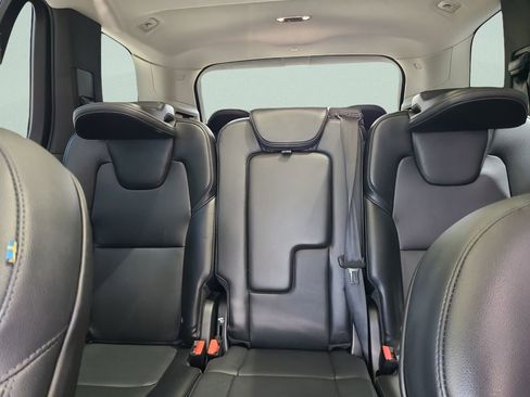 Used 2020 Volvo XC90 T5 Momentum w/ Protection Package Premier FWD image 10