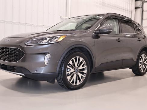 Certified 2020 Ford Escape Titanium w/ Titanium Premium Package 2.0 AWD/4WD image 6