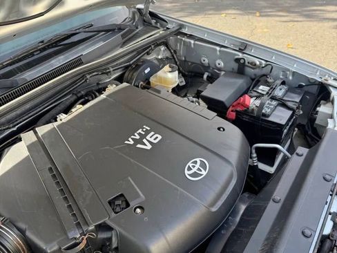 Used 2011 Toyota Tacoma 4x4 Access Cab V6 w/ TRD Sport Pkg image 16