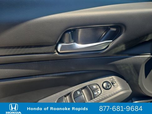 Used 2024 Nissan Altima 2.5 SV w/ SV Premium Package FWD image 11