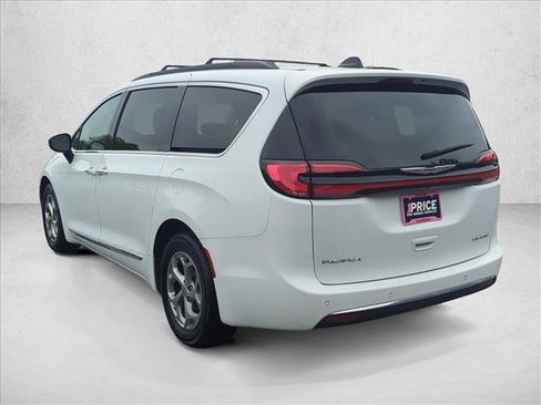 Used 2023 Chrysler Pacifica Limited FWD image 8
