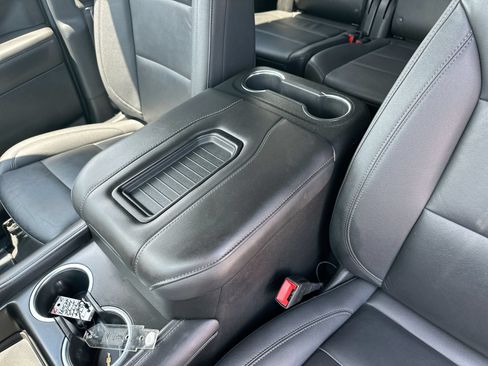 Used 2024 Chevrolet Suburban LT RWD image 22