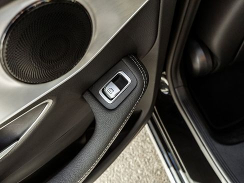 Used 2018 Mercedes-Benz C 300 4MATIC Sedan image 34