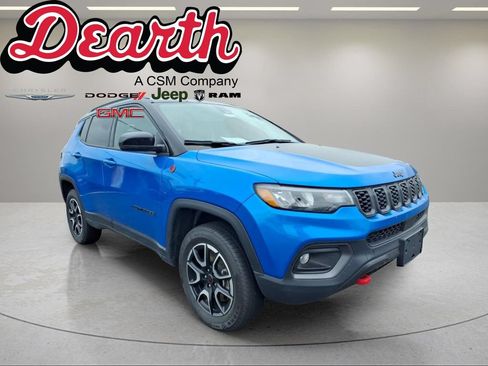 Used 2025 Jeep Compass Trailhawk AWD/4WD image 1