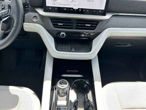 Used 2025 Ford Explorer Platinum w/ Ultimate Package AWD/4WD image 13