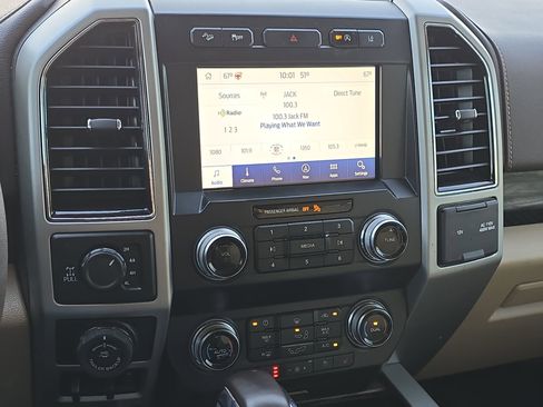 Certified 2020 Ford F150 Lariat w/ Equipment Group 502A Luxury image 17