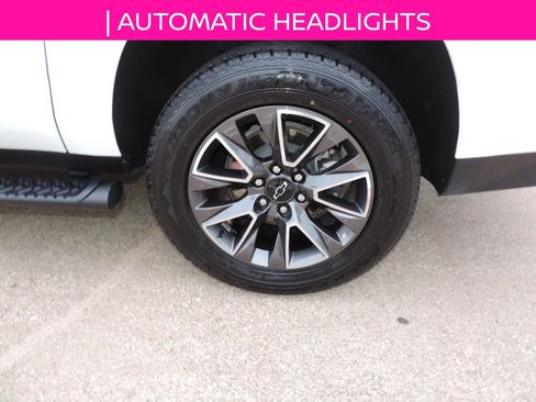 Used 2023 Chevrolet Suburban Z71 w/ Luxury Package image 12