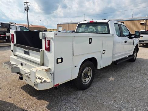 Used 2021 Ford F250 XL w/ Power Equipment Group RWD image 3