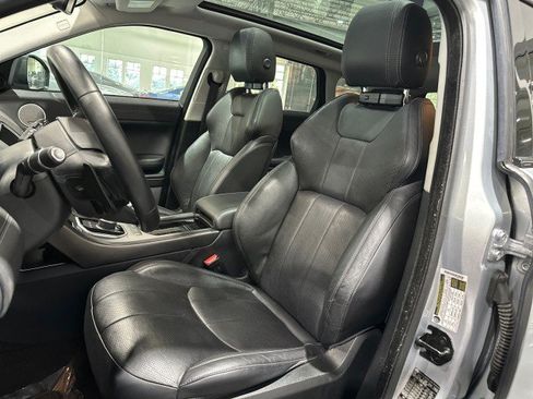 Used 2019 Land Rover Range Rover Evoque AWD/4WD image 5