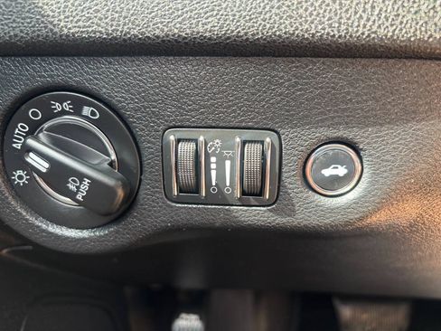 Used 2015 Chrysler 300 C w/ Harman/Kardon Audio Group AWD/4WD image 20