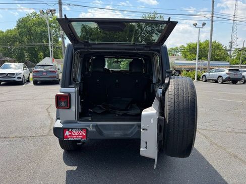 Used 2019 Jeep Wrangler Unlimited Sport AWD/4WD image 9