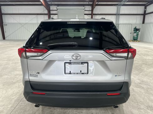 Used 2025 Toyota RAV4 LE AWD/4WD image 4