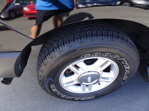 Used 2004 Ford Expedition XLT image 13