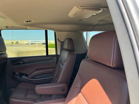 Used 2015 Chevrolet Suburban LTZ RWD image 8