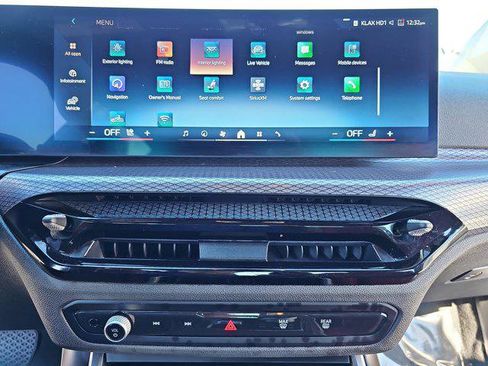 Used 2025 BMW 330i xDrive xDrive w/ M Sport Package image 21