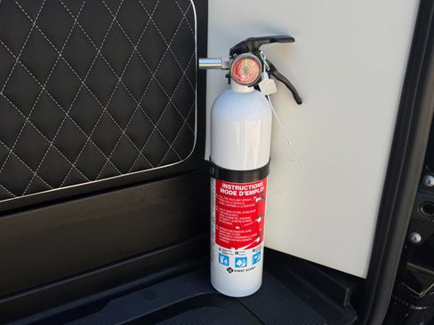 Used 2024 Mercedes-Benz Sprinter 3500 image 38