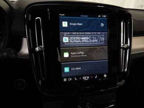 Used 2025 Volvo XC40 B5 Core image 23