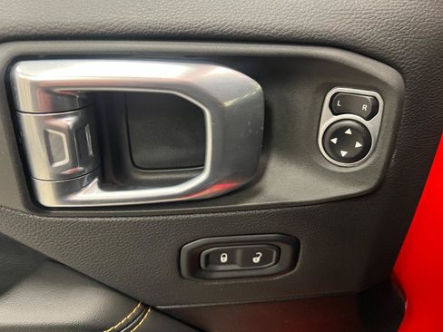 Used 2025 Jeep Wrangler Unlimited Sahara AWD/4WD image 56