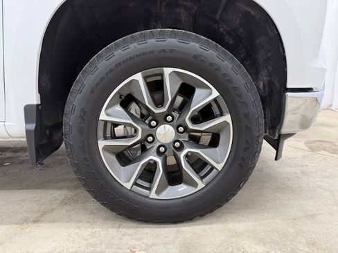 Used 2023 Chevrolet Silverado 1500 LT image 26