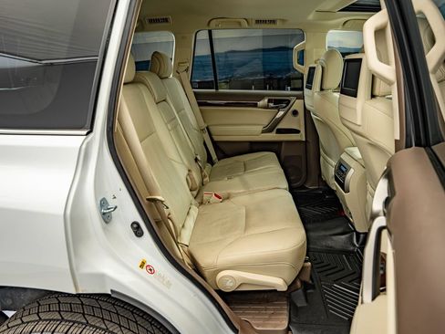 Used 2014 Lexus GX 460 Luxury AWD/4WD image 38