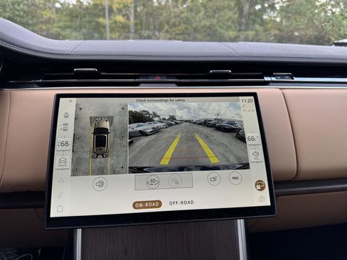 Used 2025 Land Rover Range Rover SE image 13