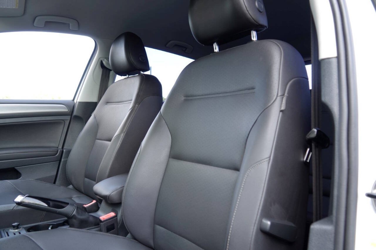 Used 2015 Volkswagen Golf TDI S FWD image 58