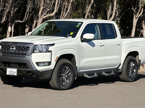 Used 2025 Nissan Frontier SV w/ SV Convenience Package image 8