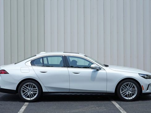 Used 2024 BMW 540i xDrive w/ Convenience Package AWD/4WD image 56