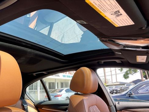Used 2021 BMW 530e w/ Parking Assistance Package RWD image 22