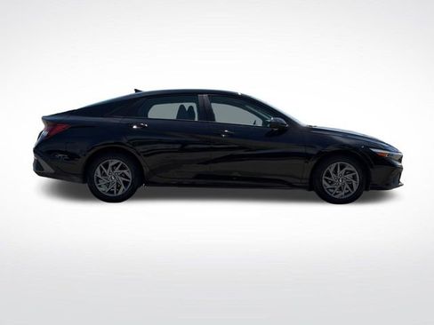 Used 2024 Hyundai Elantra SEL FWD image 18