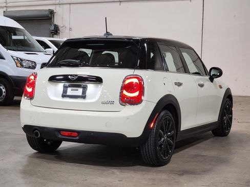 Used 2019 MINI Cooper 4-Door Hardtop image 9