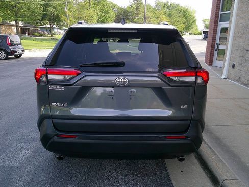 Used 2021 Toyota RAV4 LE FWD image 6