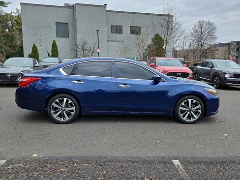 Used 2016 Nissan Altima 2.5 SR w/ LED Appearance Package image 7