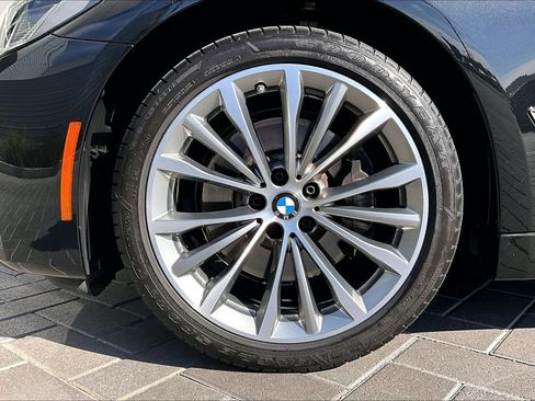 Used 2023 BMW 530i w/ Convenience Package image 9