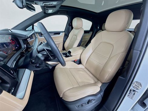 Certified 2024 Porsche Cayenne Coupe image 5