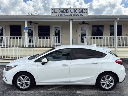 Used 2017 Chevrolet Cruze LT w/ Convenience Package FWD image 2