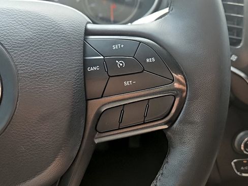 Used 2019 Jeep Cherokee Trailhawk w/ Cold Weather Group AWD/4WD image 14