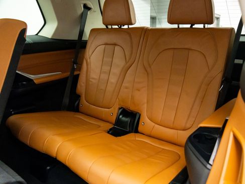 Used 2022 BMW X7 xDrive40i w/ Executive Package image 21