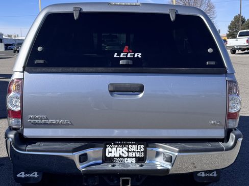 Used 2015 Toyota Tacoma 4x4 Access Cab V6 w/ TRD Off-Road Package image 6